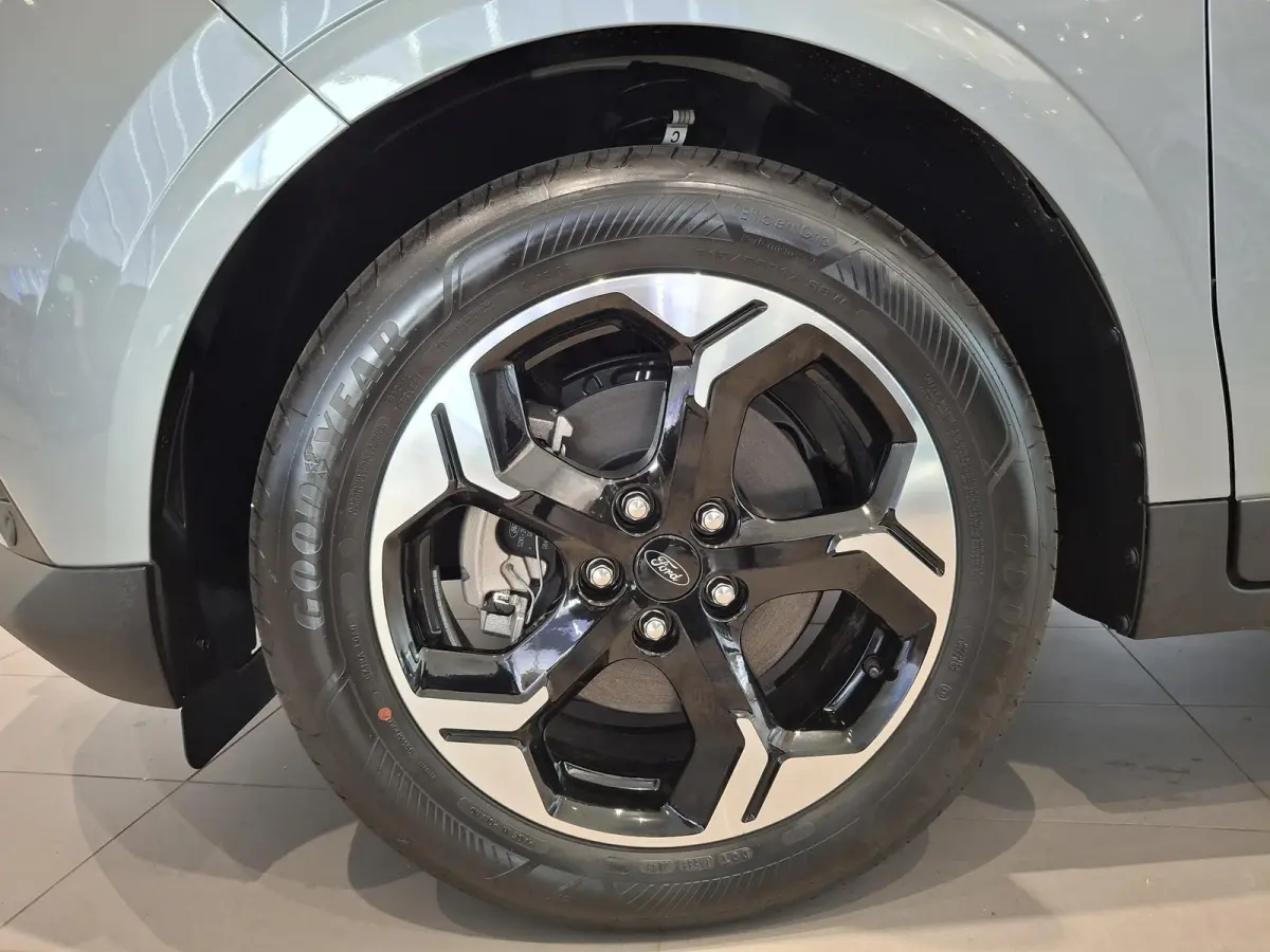 Limited 46 kWh | TREKHAAK | STOEL, STUUR EN VOORRUIT VERWARMING | 17 INCH LICHTMETALEN VELGEN | NAVIGATIE |