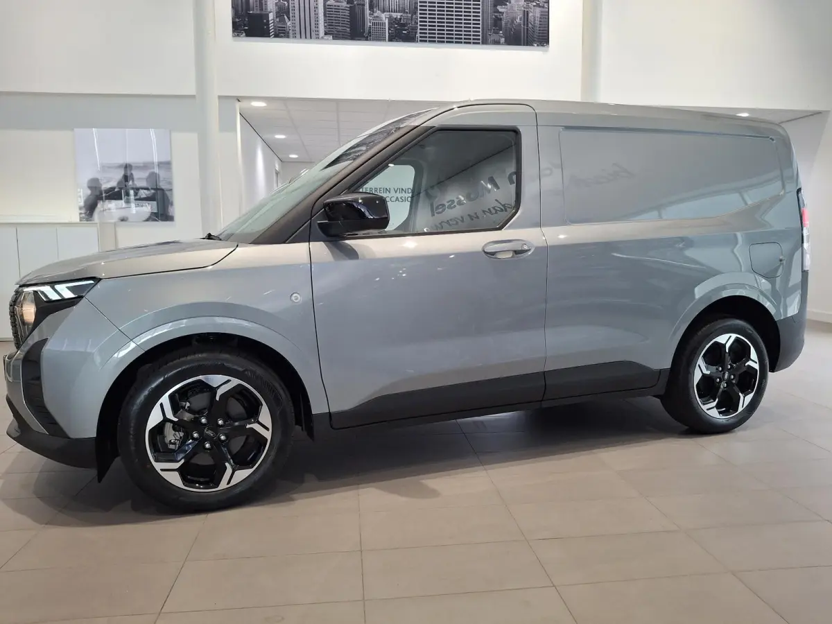 Limited 46 kWh | TREKHAAK | STOEL, STUUR EN VOORRUIT VERWARMING | 17 INCH LICHTMETALEN VELGEN | NAVIGATIE |