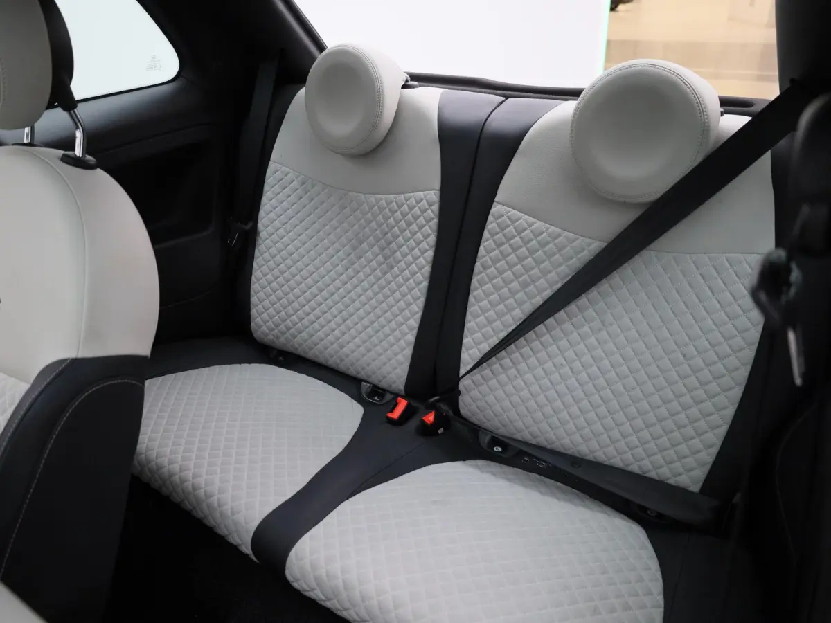 1.0 Hybrid Dolcevita | Apple Carplay / Android Auto | Cruise Control | Panoramadak | Parkeersensoren | Lichtmetalen Velgen |