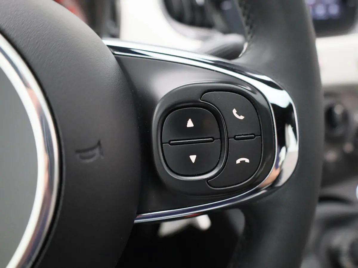 1.0 Hybrid Dolcevita | Apple Carplay / Android Auto | Cruise Control | Panoramadak | Parkeersensoren | Lichtmetalen Velgen |
