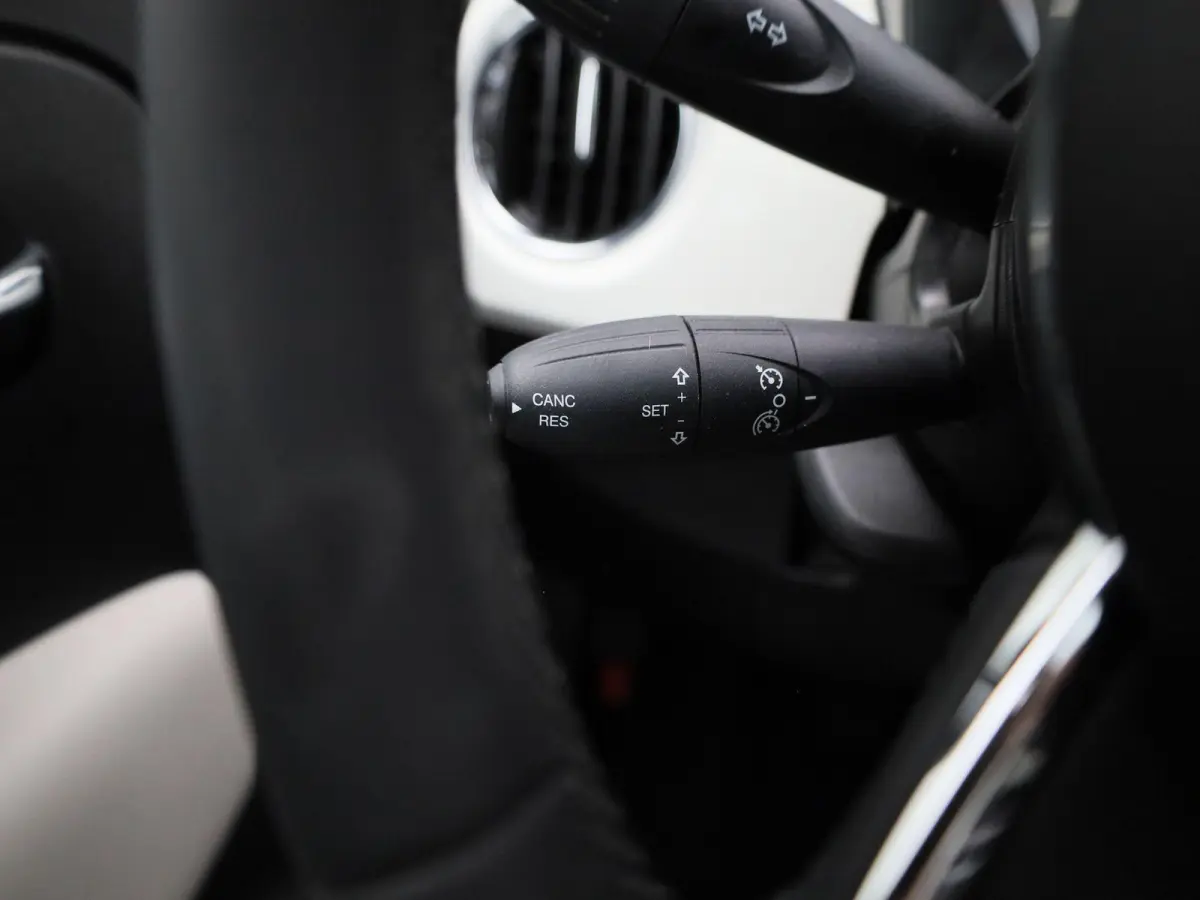 1.0 Hybrid Dolcevita | Apple Carplay / Android Auto | Cruise Control | Panoramadak | Parkeersensoren | Lichtmetalen Velgen |