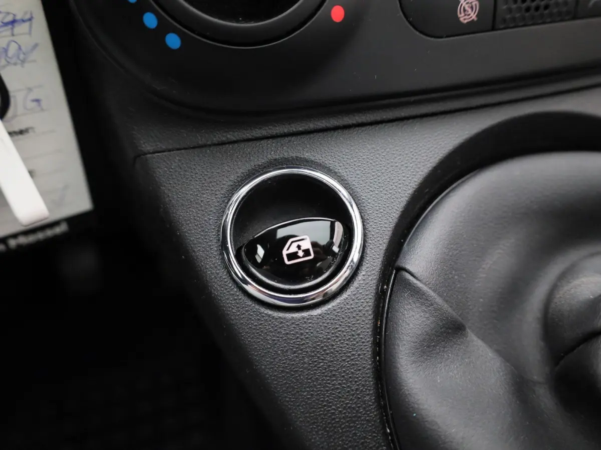1.0 Hybrid Dolcevita | Apple Carplay / Android Auto | Cruise Control | Panoramadak | Parkeersensoren | Lichtmetalen Velgen |