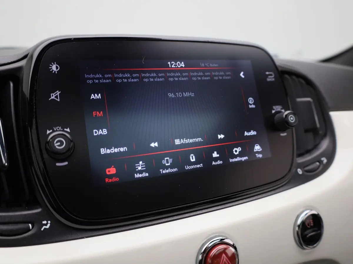 1.0 Hybrid Dolcevita | Apple Carplay / Android Auto | Cruise Control | Panoramadak | Parkeersensoren | Lichtmetalen Velgen |