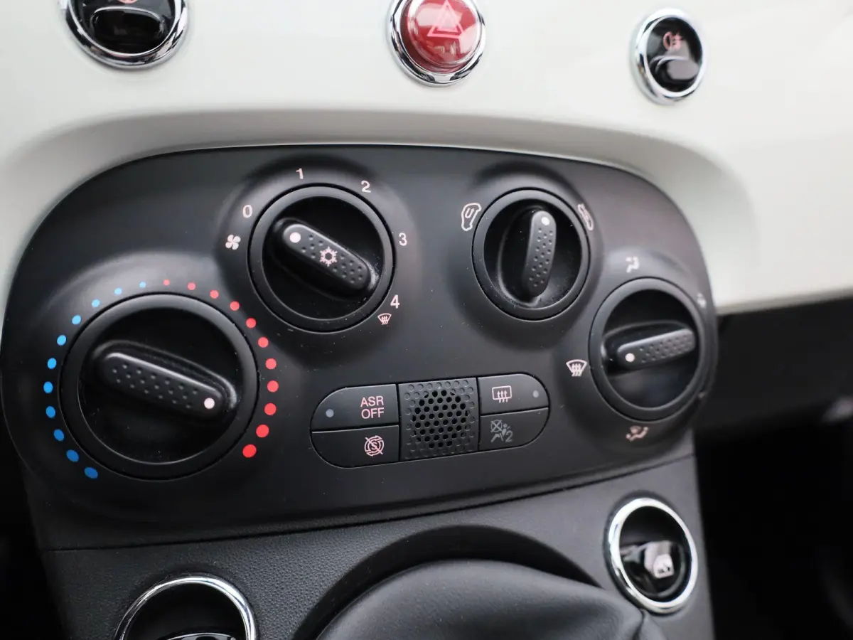 1.0 Hybrid Dolcevita | Apple Carplay / Android Auto | Cruise Control | Panoramadak | Parkeersensoren | Lichtmetalen Velgen |