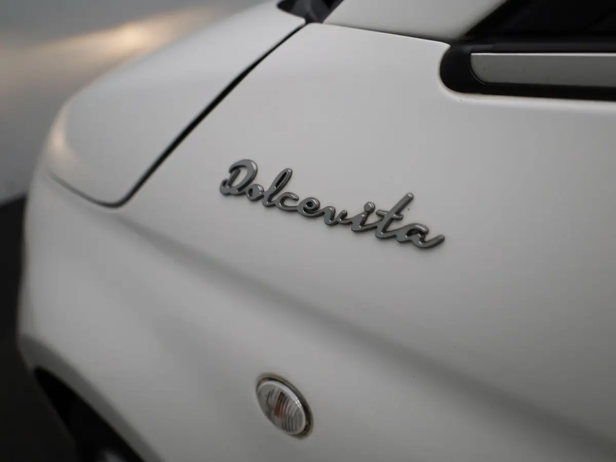 1.0 Hybrid Dolcevita | Apple Carplay / Android Auto | Cruise Control | Panoramadak | Parkeersensoren | Lichtmetalen Velgen |