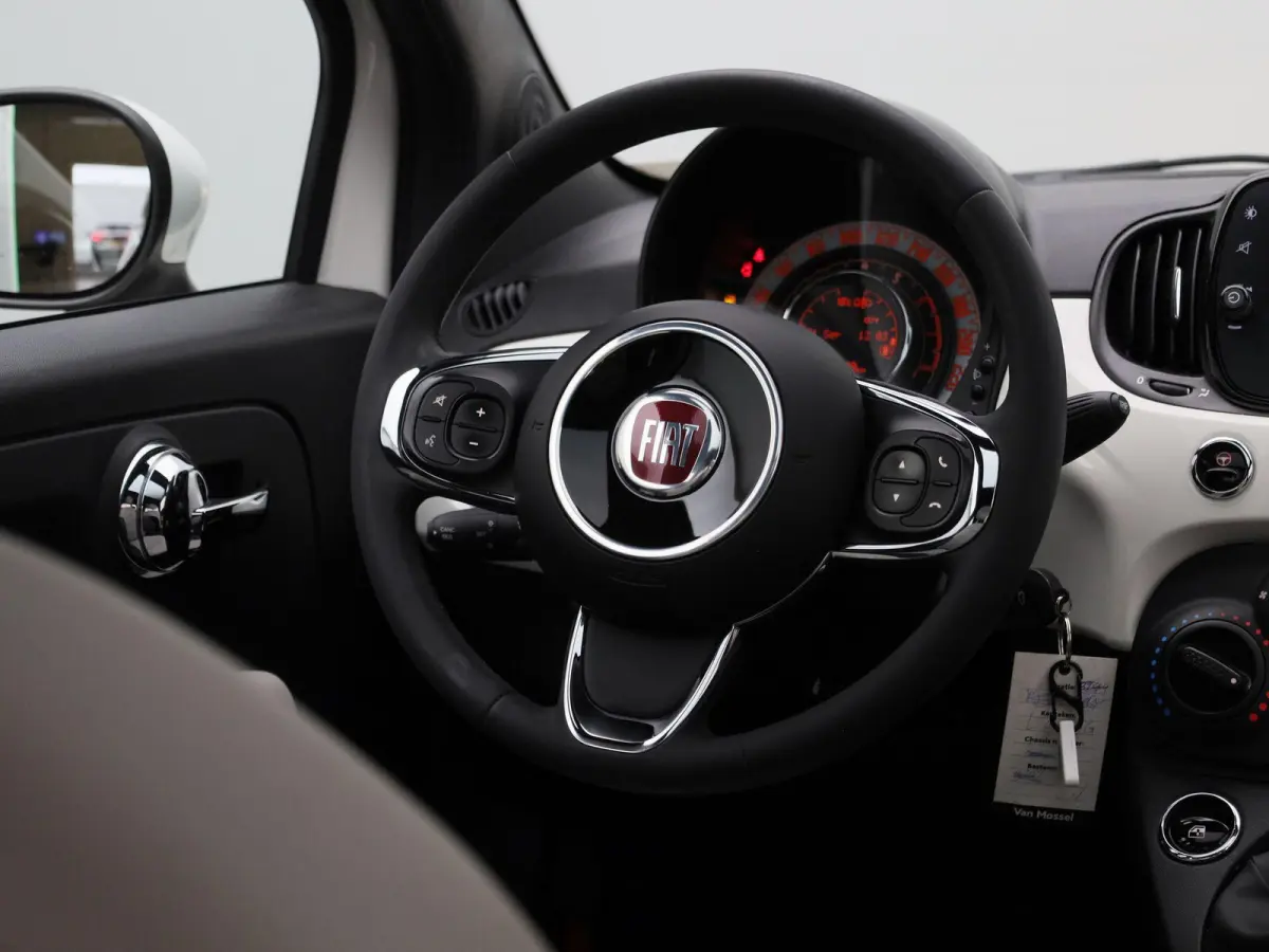 1.0 Hybrid Dolcevita | Apple Carplay / Android Auto | Cruise Control | Panoramadak | Parkeersensoren | Lichtmetalen Velgen |