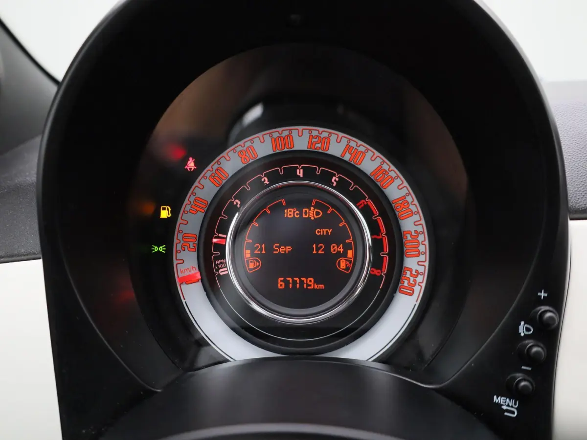 1.0 Hybrid Dolcevita | Apple Carplay / Android Auto | Cruise Control | Panoramadak | Parkeersensoren | Lichtmetalen Velgen |