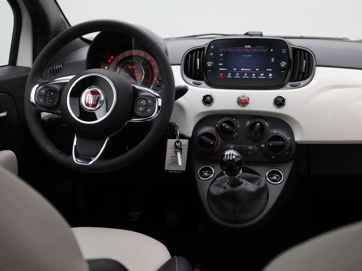 1.0 Hybrid Dolcevita | Apple Carplay / Android Auto | Cruise Control | Panoramadak | Parkeersensoren | Lichtmetalen Velgen |