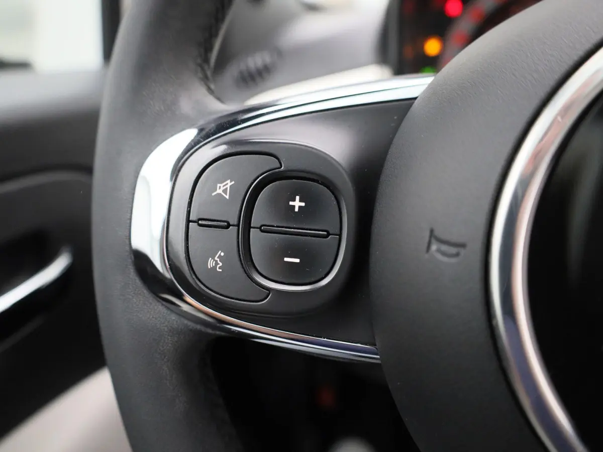 1.0 Hybrid Dolcevita | Apple Carplay / Android Auto | Cruise Control | Panoramadak | Parkeersensoren | Lichtmetalen Velgen |