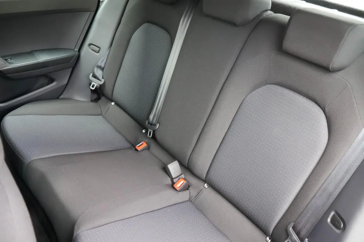 1.0 EcoTSI 95pk Style | DAB | Apple CarPlay/ Android Auto | Parkeersensoren Achter | Cruise Control | Airco Automatische