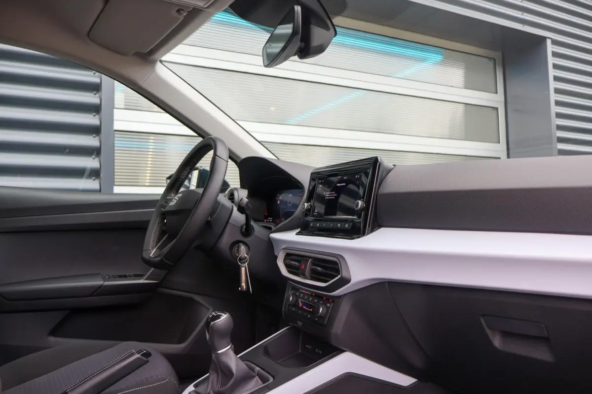 1.0 EcoTSI 95pk Style | DAB | Apple CarPlay/ Android Auto | Parkeersensoren Achter | Cruise Control | Airco Automatische