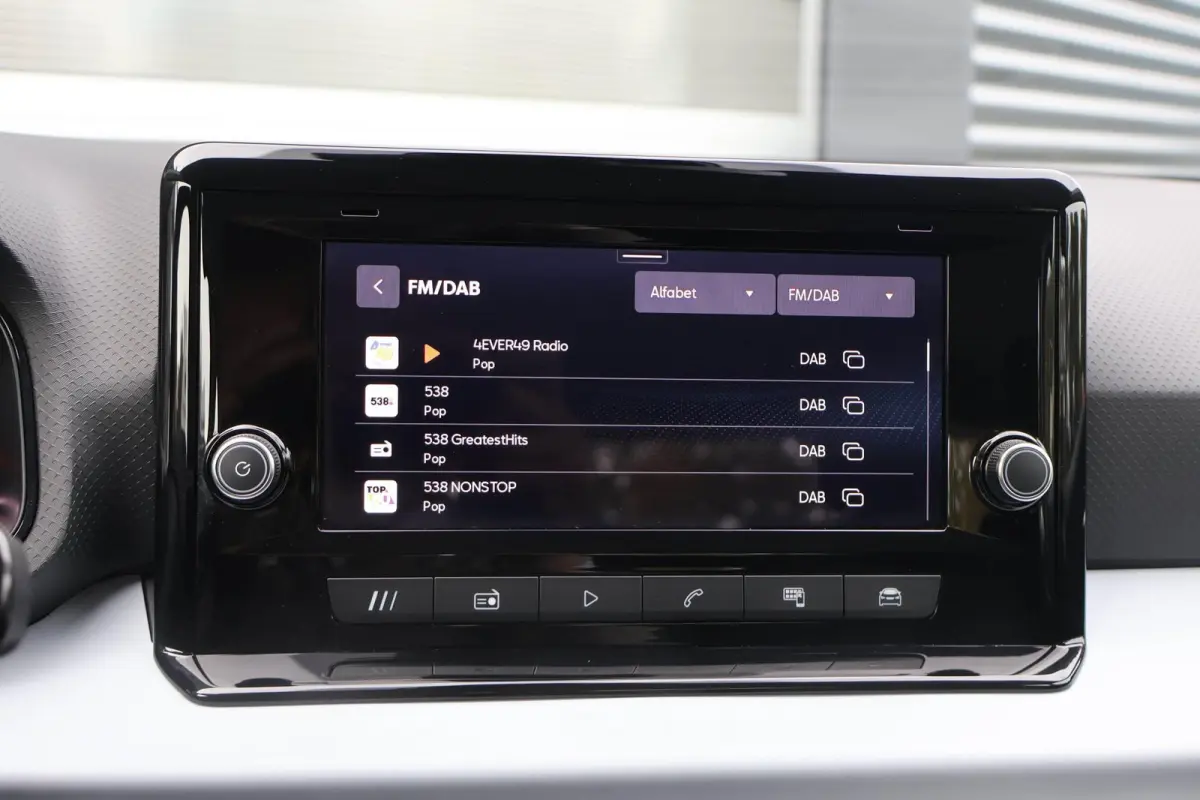 1.0 EcoTSI 95pk Style | DAB | Apple CarPlay/ Android Auto | Parkeersensoren Achter | Cruise Control | Airco Automatische