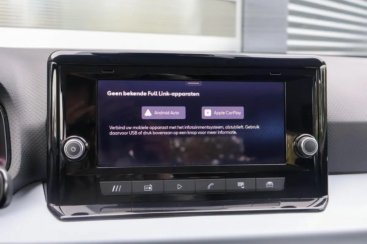 1.0 EcoTSI 95pk Style | DAB | Apple CarPlay/ Android Auto | Parkeersensoren Achter | Cruise Control | Airco Automatische