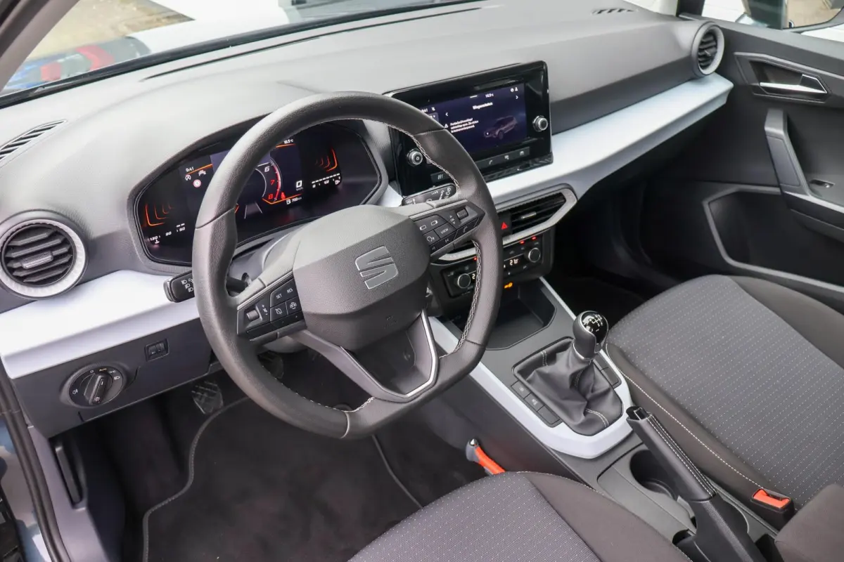 1.0 EcoTSI 95pk Style | DAB | Apple CarPlay/ Android Auto | Parkeersensoren Achter | Cruise Control | Airco Automatische