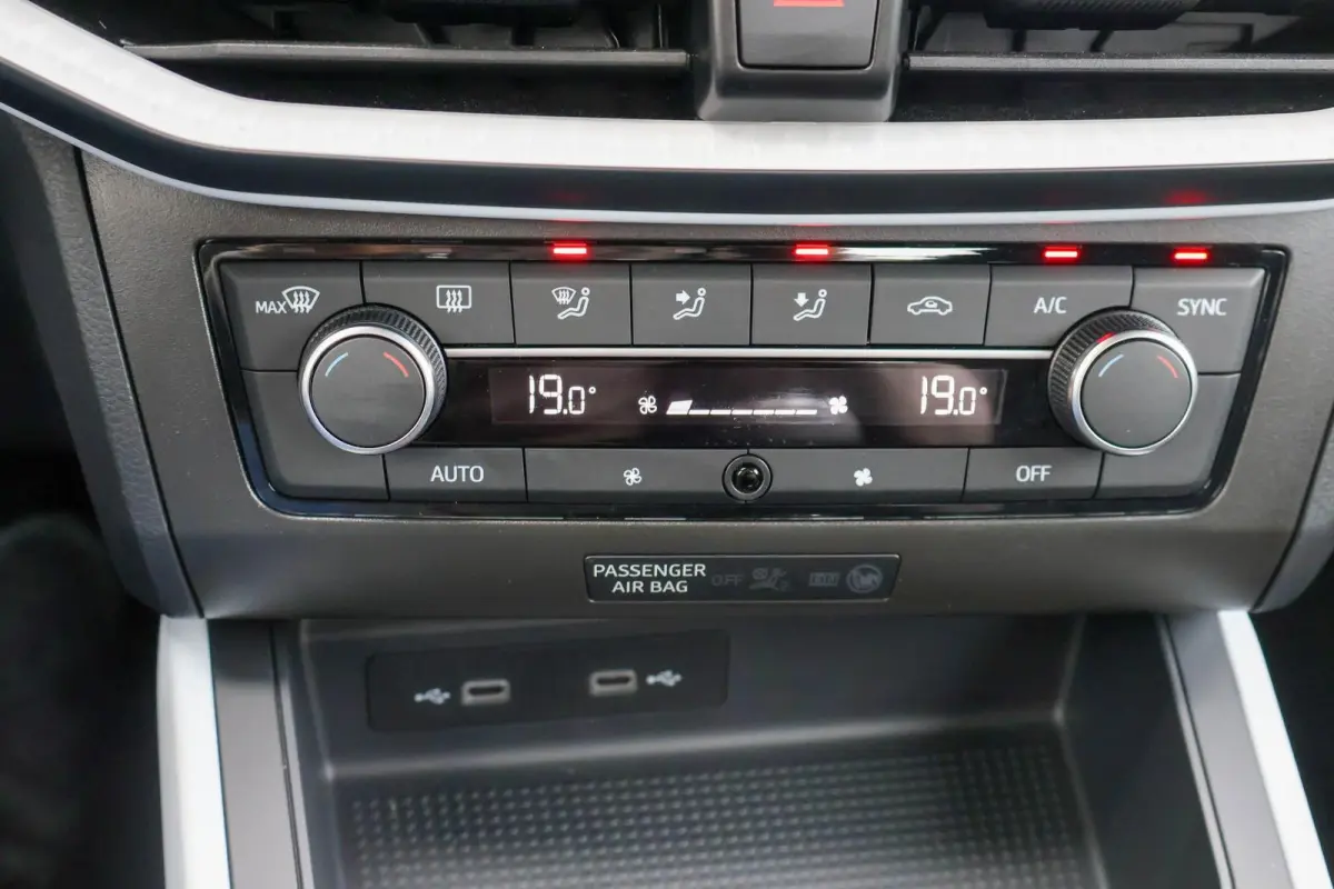 1.0 EcoTSI 95pk Style | DAB | Apple CarPlay/ Android Auto | Parkeersensoren Achter | Cruise Control | Airco Automatische