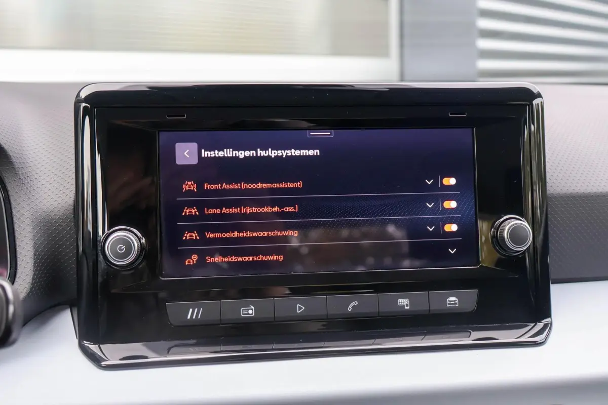 1.0 EcoTSI 95pk Style | DAB | Apple CarPlay/ Android Auto | Parkeersensoren Achter | Cruise Control | Airco Automatische