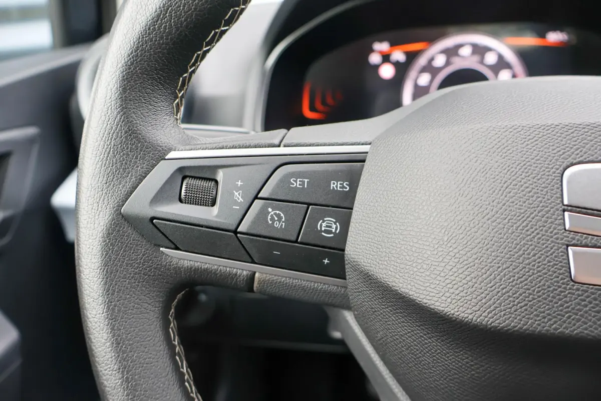 1.0 EcoTSI 95pk Style | DAB | Apple CarPlay/ Android Auto | Parkeersensoren Achter | Cruise Control | Airco Automatische
