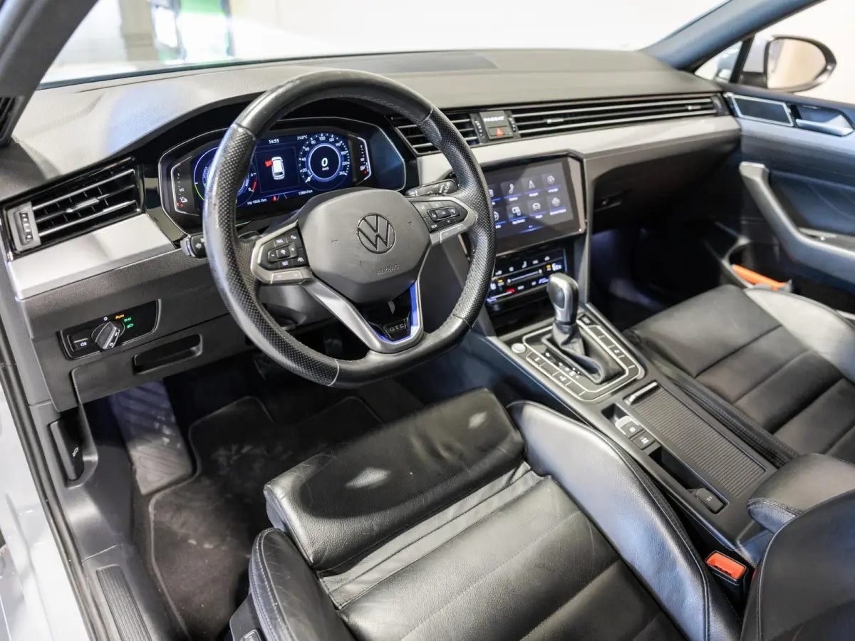 1.4 TSI PHEV GTE Business SOH 94% / 218pk / NAP / Leder / Achteruitrij camera / IQ LED /
