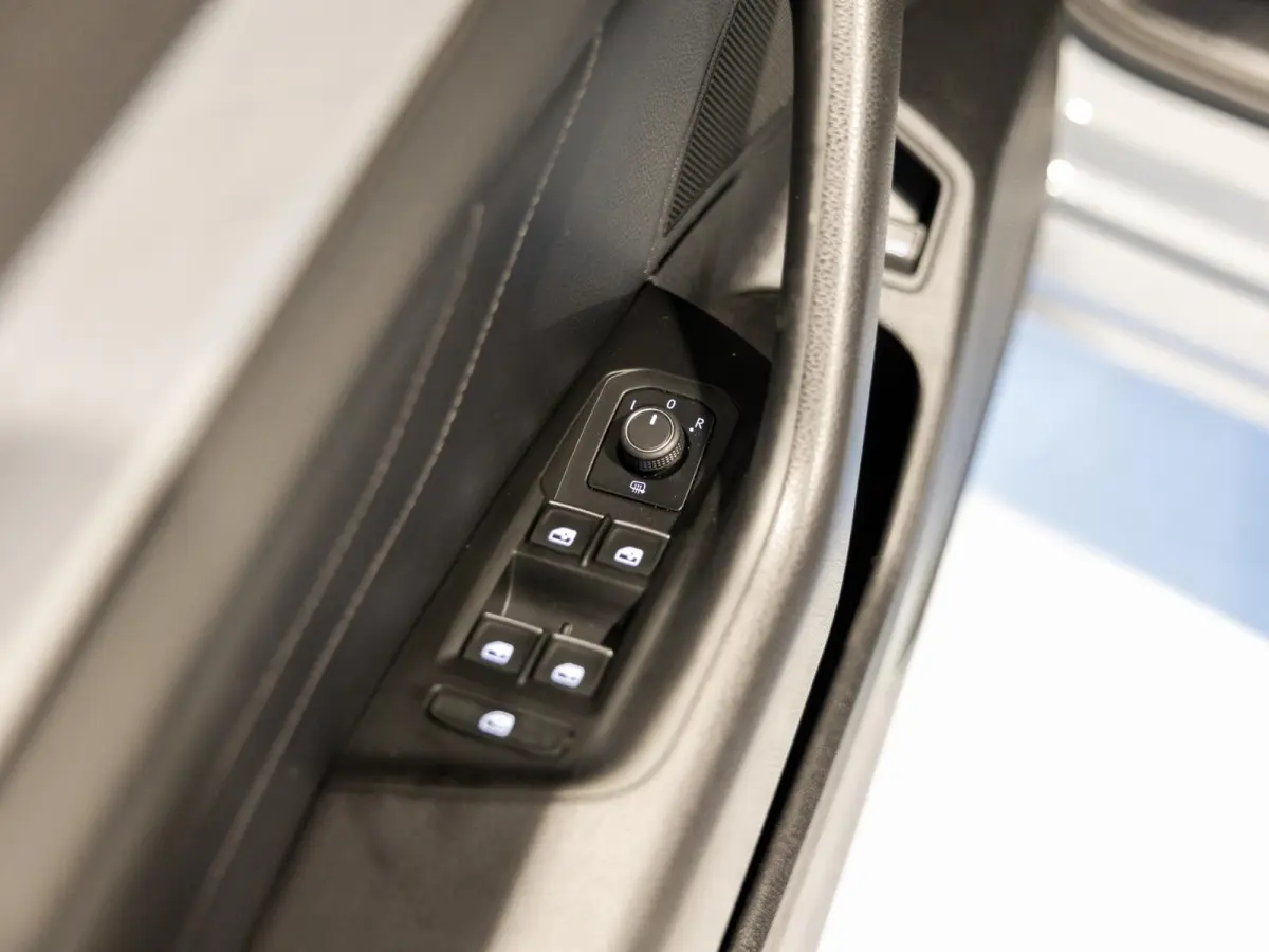 1.4 TSI PHEV GTE Business SOH 94% / 218pk / NAP / Leder / Achteruitrij camera / IQ LED /
