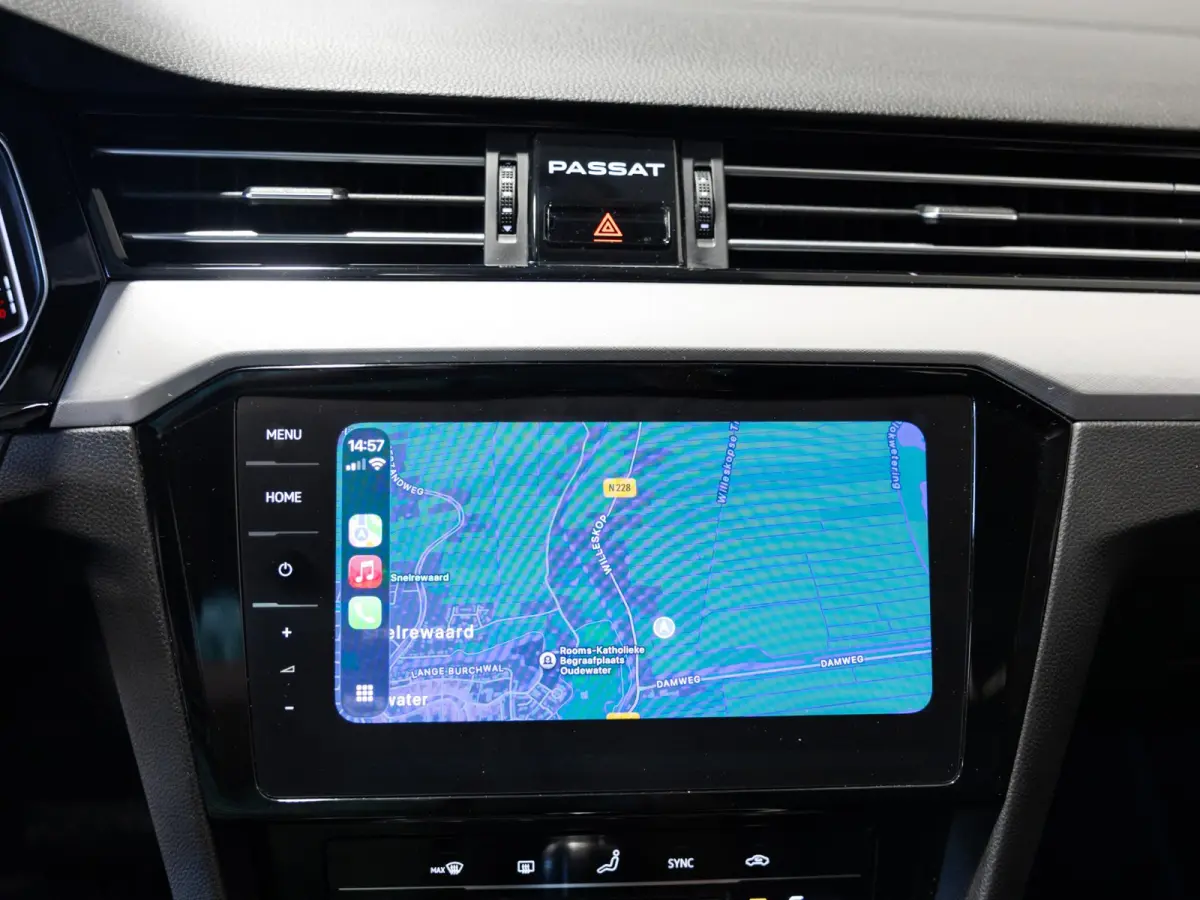 1.4 TSI PHEV GTE Business SOH 94% / 218pk / NAP / Leder / Achteruitrij camera / IQ LED /