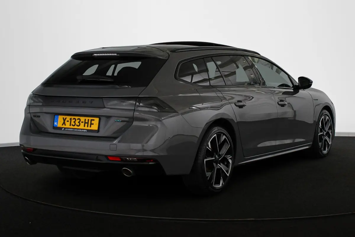 1.6 HYbrid 180 GT SOH 99% Panoramadak FOCAL Stoelverwarming