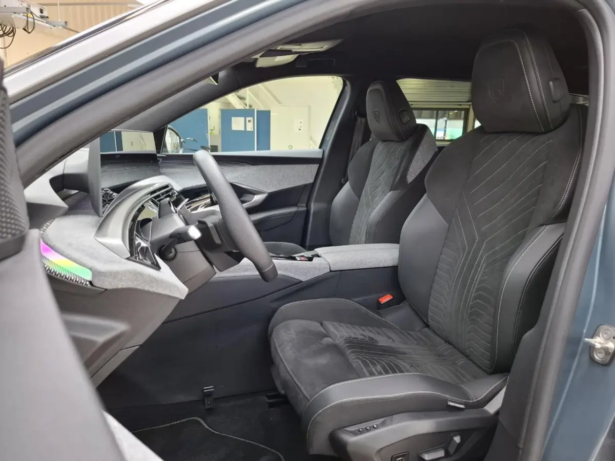 GT Avantage 73 kWh 7p | Fase 3 laden | SOH 100% | Luxe stoelen | Elektrische verstelbare stoelen | Alcantara | NL auto |