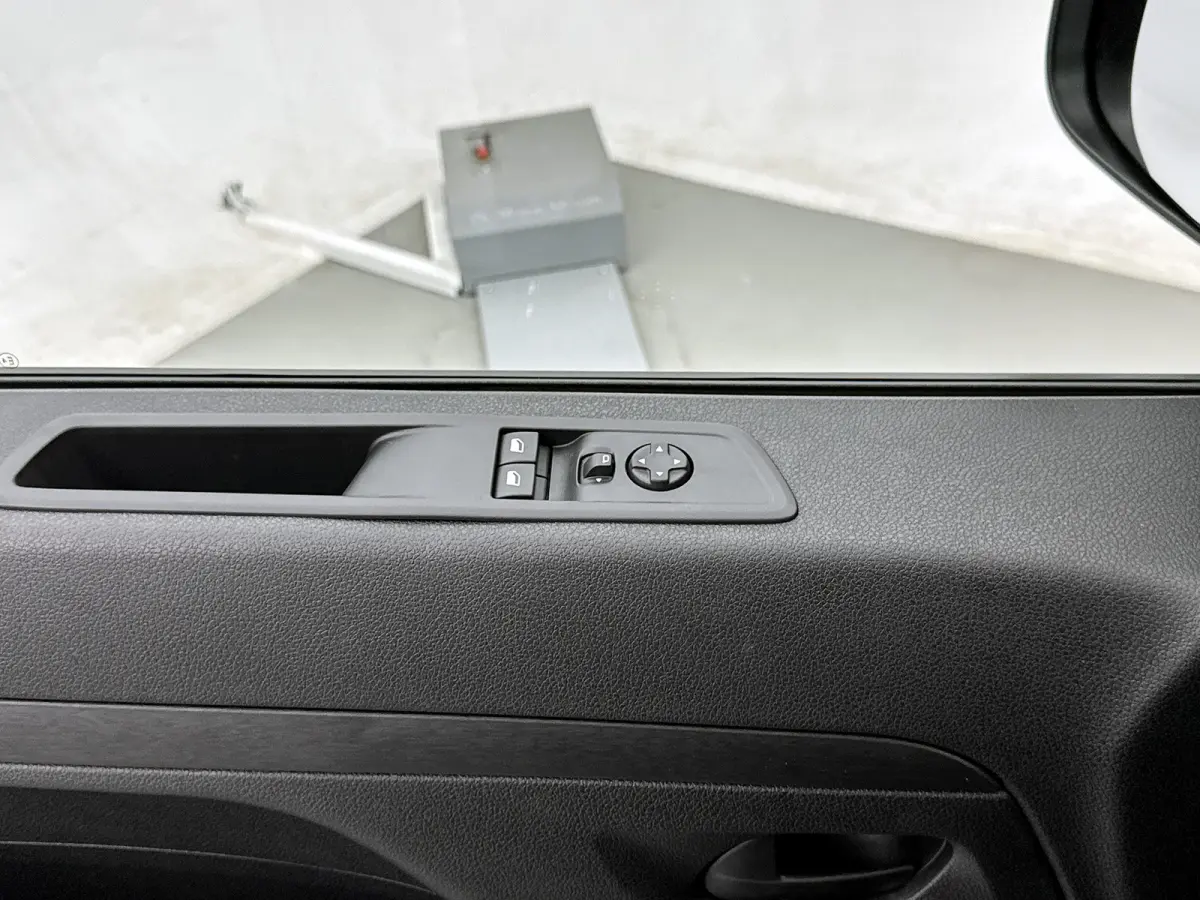 Worker Comfort Standard Range L2 50 kWh Nieuw 230km WLTP Carplay Cruise control 100% elektrisch