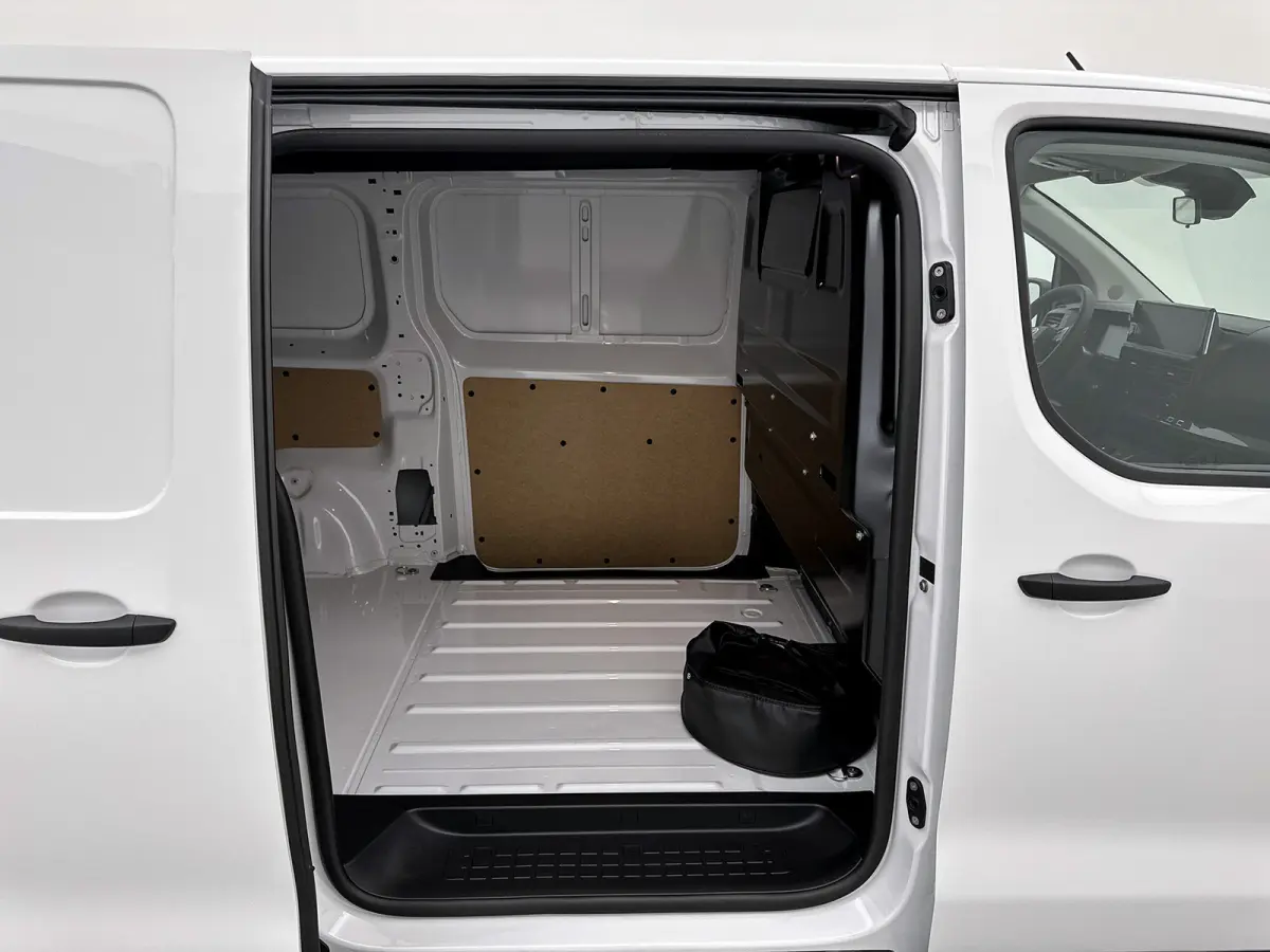Worker Comfort Standard Range L2 50 kWh Nieuw 230km WLTP Carplay Cruise control 100% elektrisch