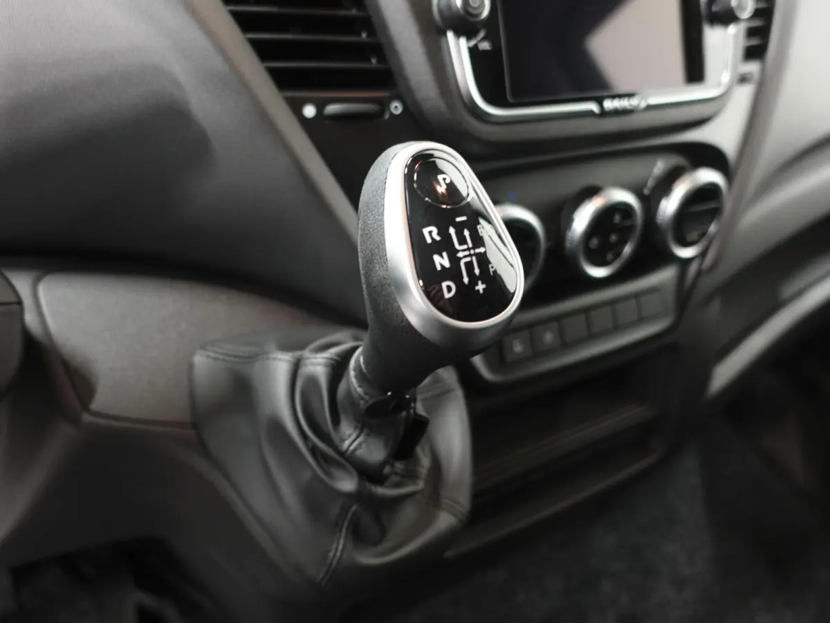 40C18 3.0 180pk Automaat Bakwagen Laadklep Airco Cruise Control Navigatie Camera