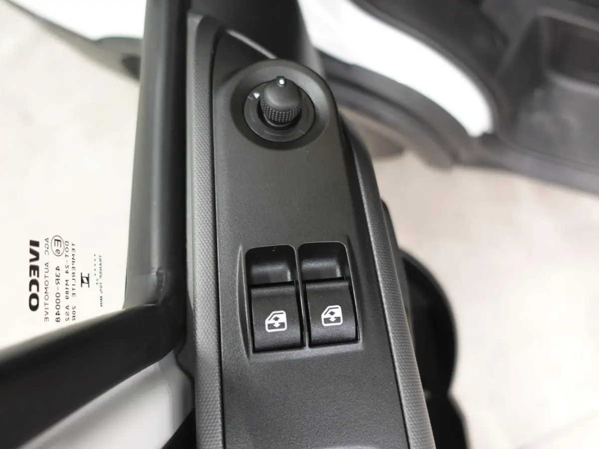 40C18 3.0 180pk Automaat Bakwagen Laadklep Airco Cruise Control Navigatie Camera