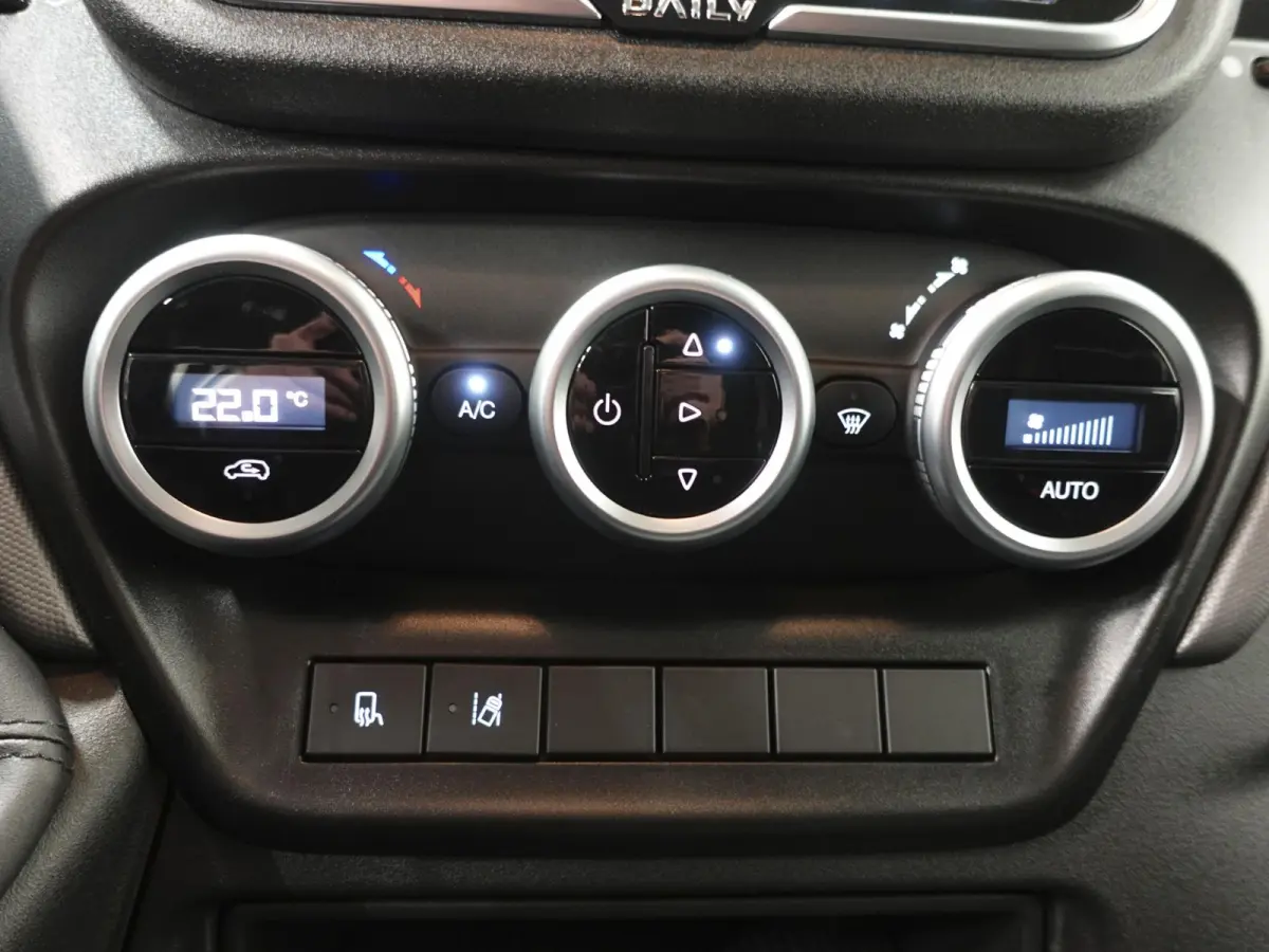 40C18 3.0 180pk Automaat Bakwagen Laadklep Airco Cruise Control Navigatie Camera