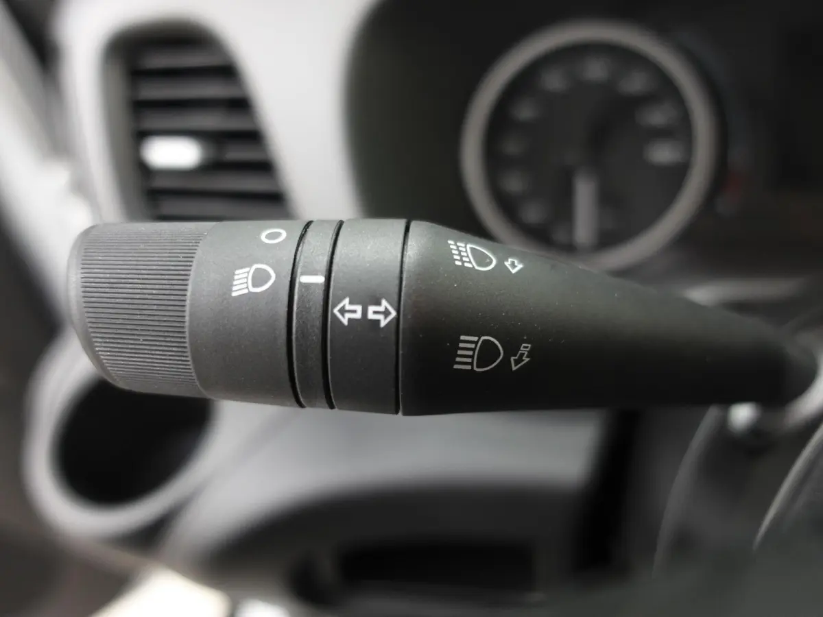 40C18 3.0 180pk Automaat Bakwagen Laadklep Airco Cruise Control Navigatie Camera