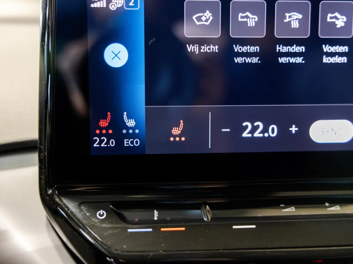 Life 77 kWh SOH 90% / 204pk / NAP / Achteruitrij camera / Voorruit verwarming / Stoelverwarming /