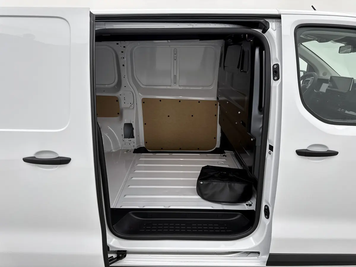 Worker Comfort Standard Range L2 50 kWh Nieuw 230km WLTP Carplay Cruise control 100% elektrisch