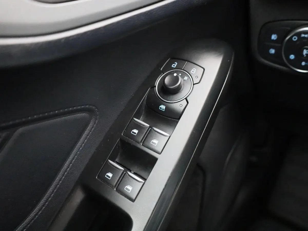 1.0i EcoBoost 92kW Aut. Connected | Apple Carplay / Android Auto | Cruisecontrol | Parkeersensoren |