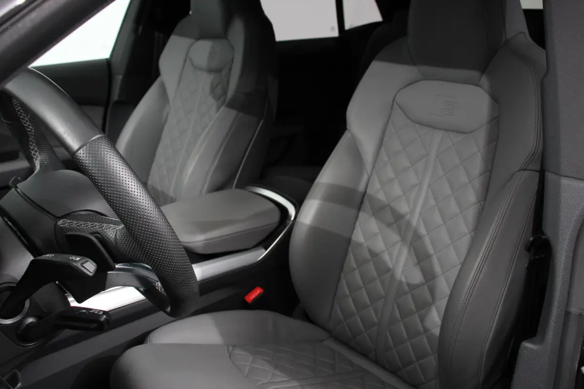 55 TFSI e PHEV quattro Pro Line S-Line 3* S-Line Leder B&O Trekhaak Elektrisch Luchtvering Led Dab Led Blackpack Stoelverwarming Stoelverkoeling Camera