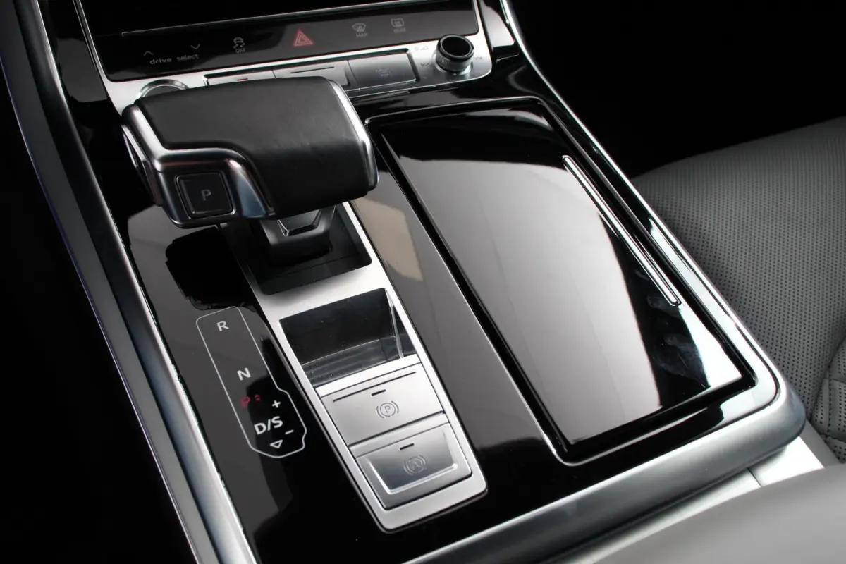 55 TFSI e PHEV quattro Pro Line S-Line 3* S-Line Leder B&O Trekhaak Elektrisch Luchtvering Led Dab Led Blackpack Stoelverwarming Stoelverkoeling Camera