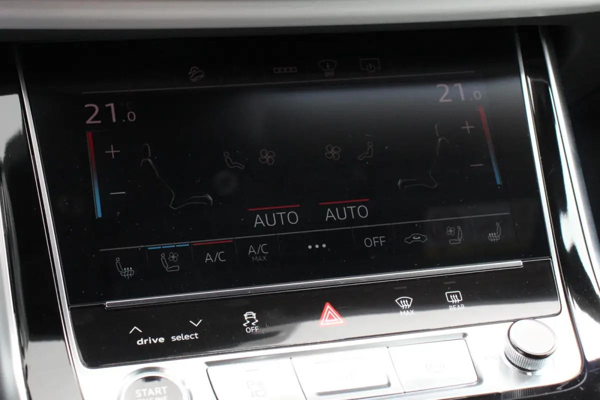 55 TFSI e PHEV quattro Pro Line S-Line 3* S-Line Leder B&O Trekhaak Elektrisch Luchtvering Led Dab Led Blackpack Stoelverwarming Stoelverkoeling Camera