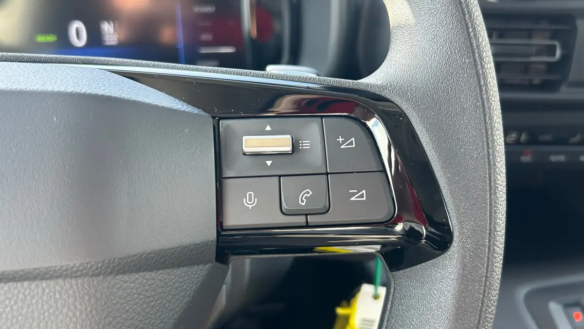 Standaard - L2 | Elektrisch verstelbare en verwarmbare buitenspiegels | Full Eco LED koplampen met dagrijverlichting | Parkeersensoren achter