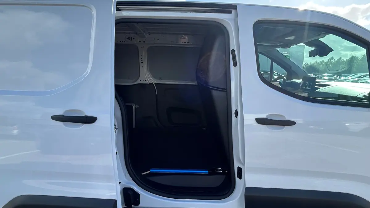 Standaard - L2 | Elektrisch verstelbare en verwarmbare buitenspiegels | Full Eco LED koplampen met dagrijverlichting | Parkeersensoren achter