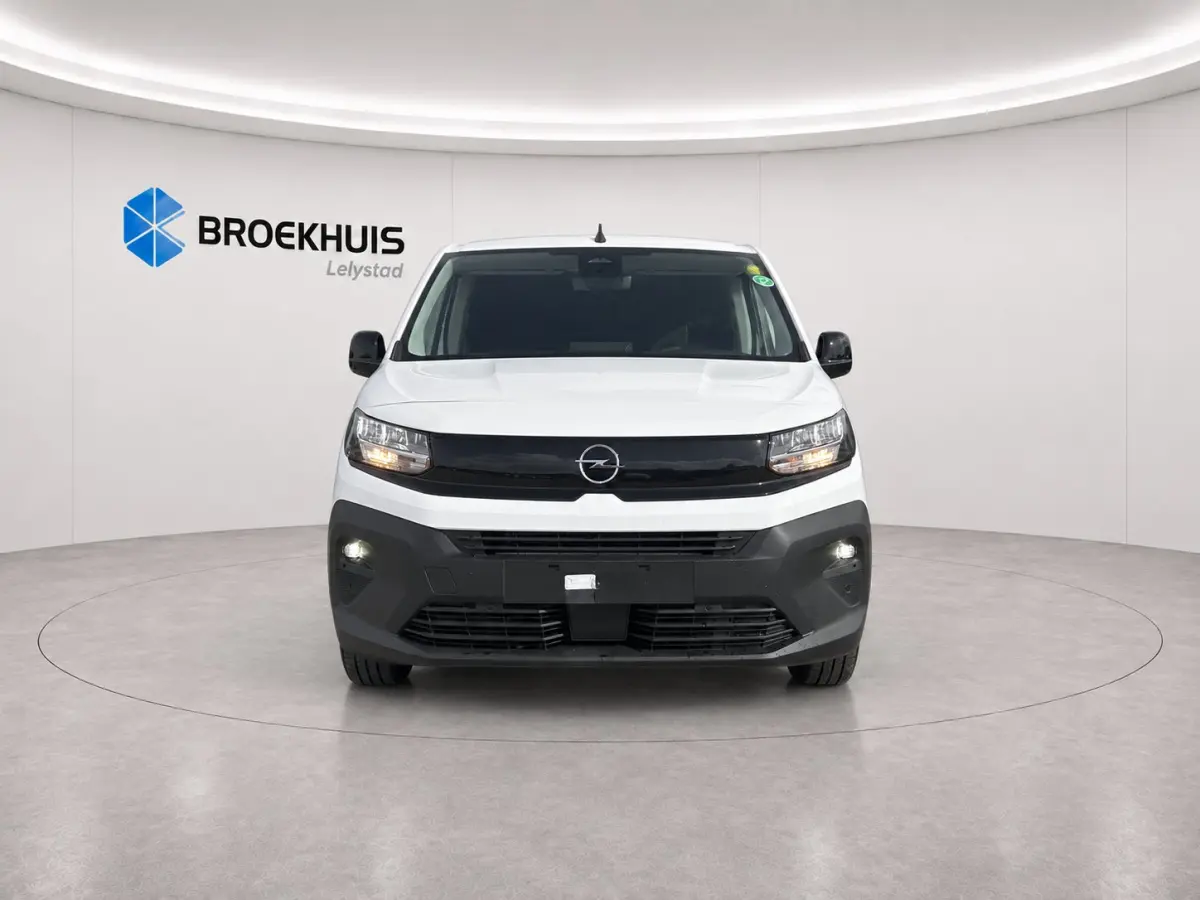 Standaard - L2 | Elektrisch verstelbare en verwarmbare buitenspiegels | Full Eco LED koplampen met dagrijverlichting | Parkeersensoren achter