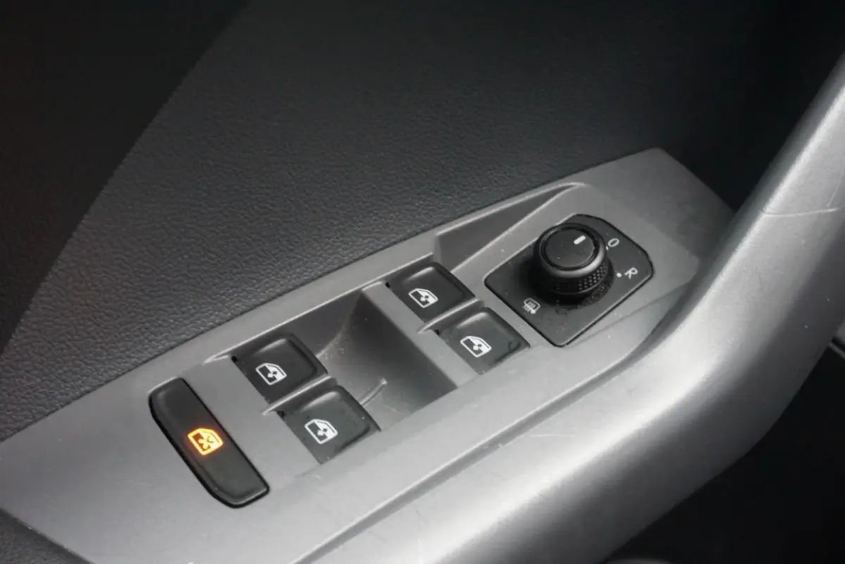 1.0 TSI R-Line Navi/App-Connect/Trekhaak!
