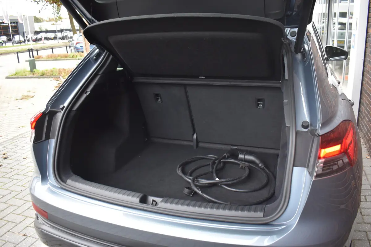 40 Launch edition Advanced 77 kWh MATRIX LED