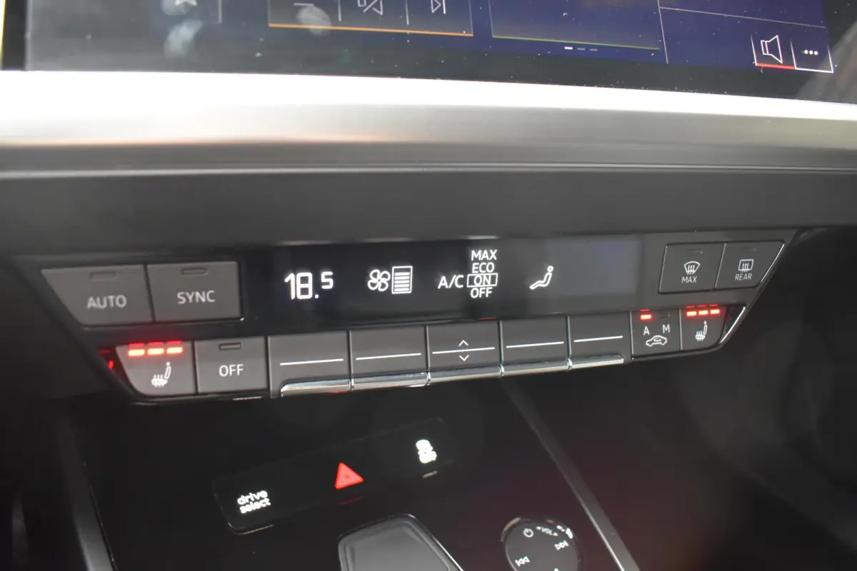 40 Launch edition Advanced 77 kWh MATRIX LED