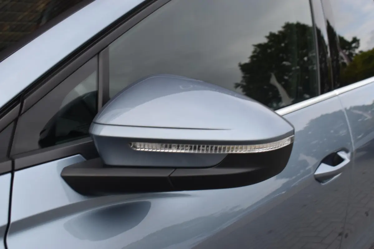 40 Launch edition Advanced 77 kWh MATRIX LED