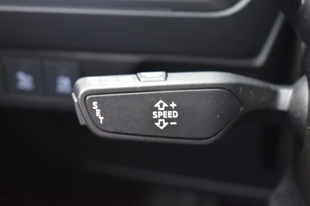 40 Launch edition Advanced 77 kWh MATRIX LED
