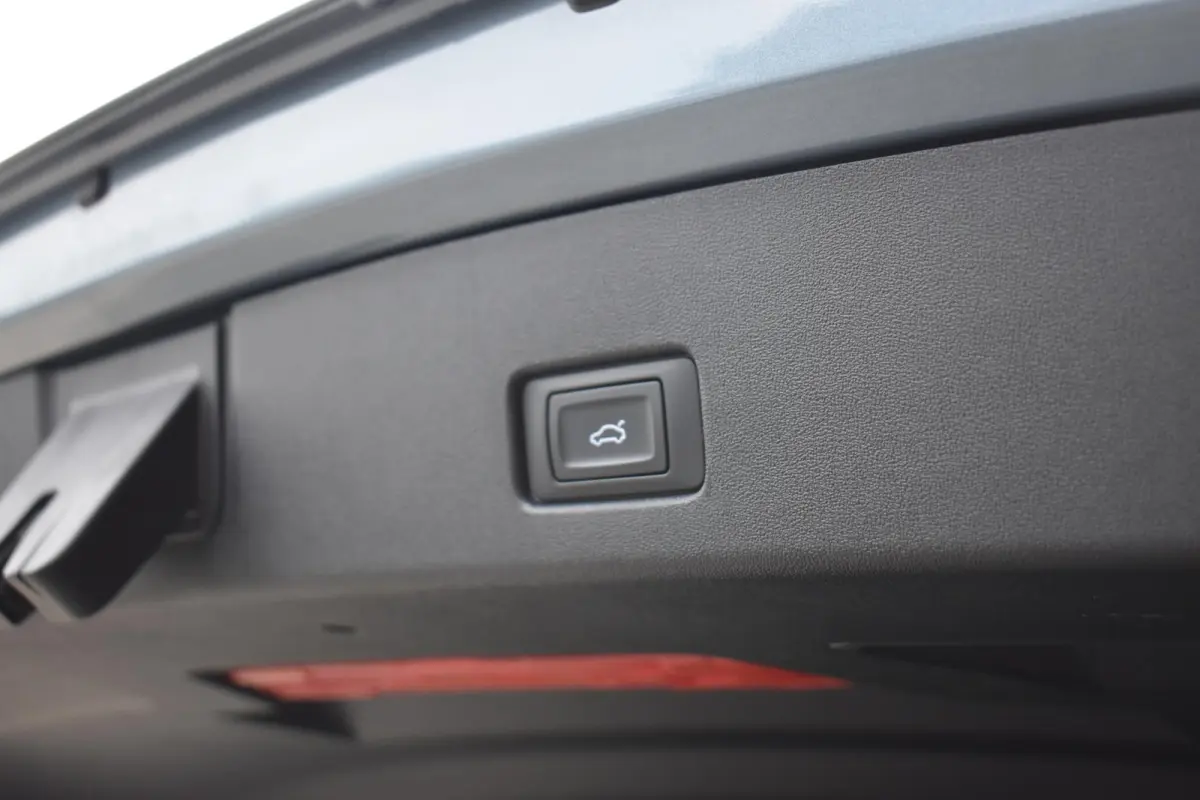 40 Launch edition Advanced 77 kWh MATRIX LED