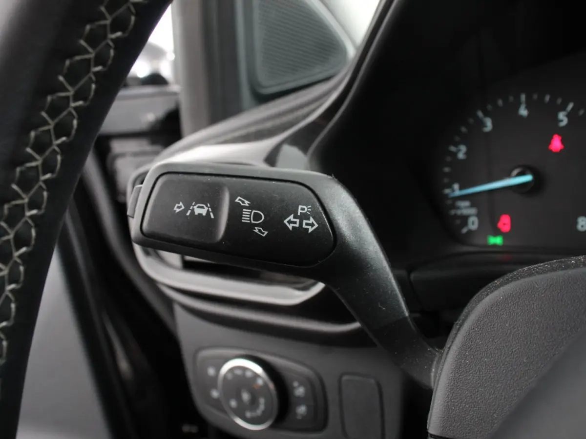 1.0 EcoBoost Automaat Titanium Climate control Cruise control LED Parkeersensor achter Lichtmetalen velgen Navigatie Apple Carplay/ Android Auto