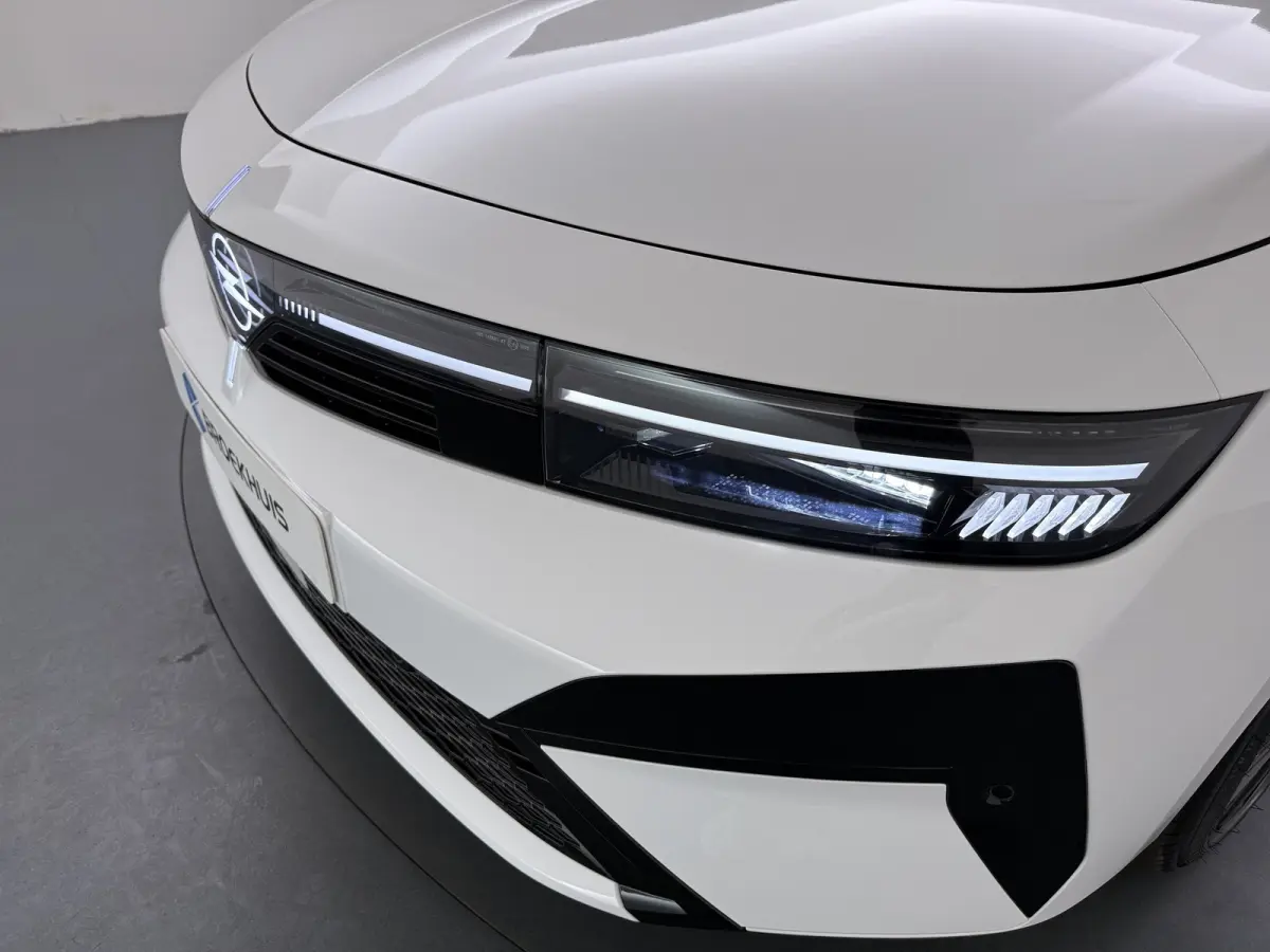 1.6 Plug-in-Hybrid 195pk GS | 3,7 kW boordlader | 7,4 kW boordlader | Achteruitrijcamera 180°