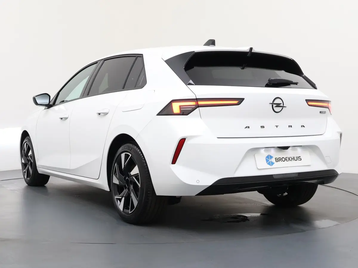 1.6 Plug-in-Hybrid 195pk GS | 3,7 kW boordlader | 7,4 kW boordlader | Achteruitrijcamera 180°